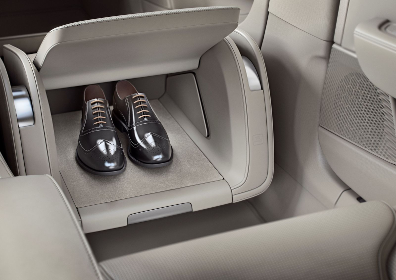 Illustration for article titled The Volvo S90 Excellence, Volvo's Most Luxurious Car, Deletes A Seat To Stash Your Shoes